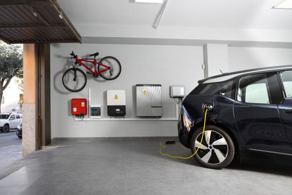découvrez les coûts associés à l'achat et à l'utilisation d'un véhicule électrique au québec. analysez les économies potentielles, les aides financières disponibles et les avantages écologiques de ce choix de transport durable.