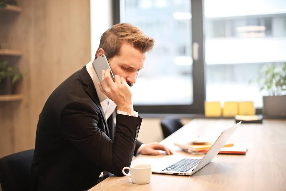 découvrez des astuces pratiques pour éloigner efficacement les démarcheurs indésirables de votre domicile. protégez votre espace personnel avec des stratégies simples et efficaces qui vous permettront de rester serein face aux sollicitations commerciales.