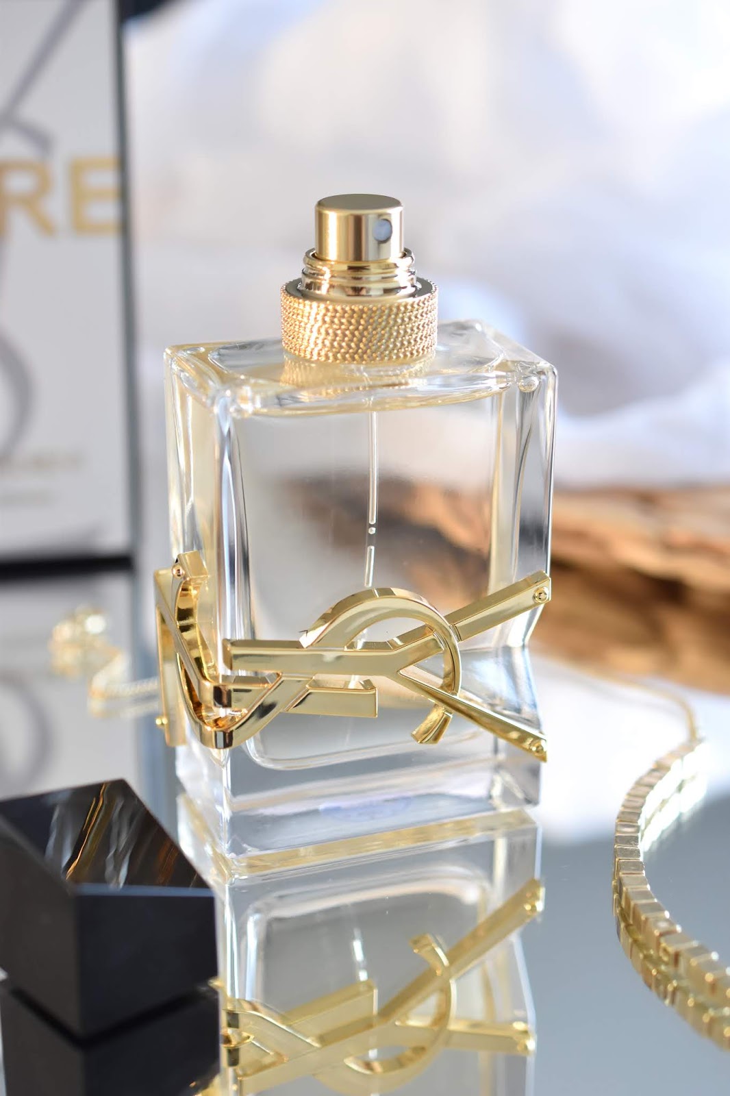 découvrez libre ysl, une fragrance audacieuse et emblématique qui incarne la liberté et l'élégance. ses notes florales et boisées vous transporteront dans un voyage sensoriel inoubliable.