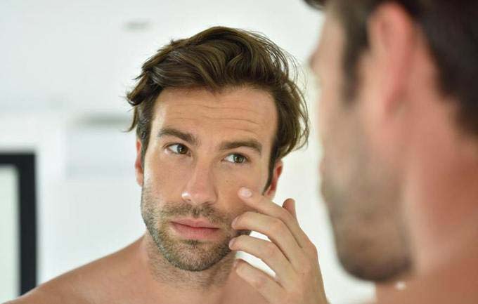 découvrez les meilleurs soins visage pour hommes, adaptés à chaque type de peau. offrez à votre visage une routine complète pour hydrater, rafraîchir et revitaliser votre apparence. des conseils essentiels et des produits incontournables pour un teint resplendissant.