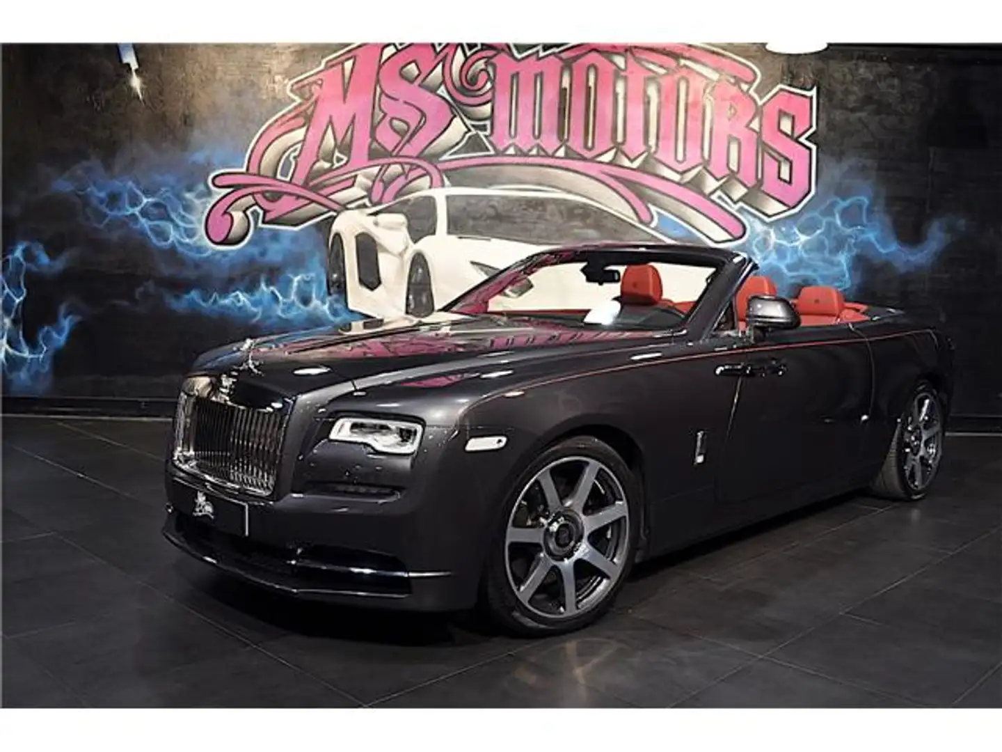 découvrez l'élégance intemporelle et la puissance inégalée de la rolls royce wraith décapotable. plongez dans un univers de luxe et de performance, où chaque trajet devient une expérience inoubliable. parfaite fusion de design sophistiqué et technologie de pointe, la wraith décapotable incarne le summum du raffinement automobile.