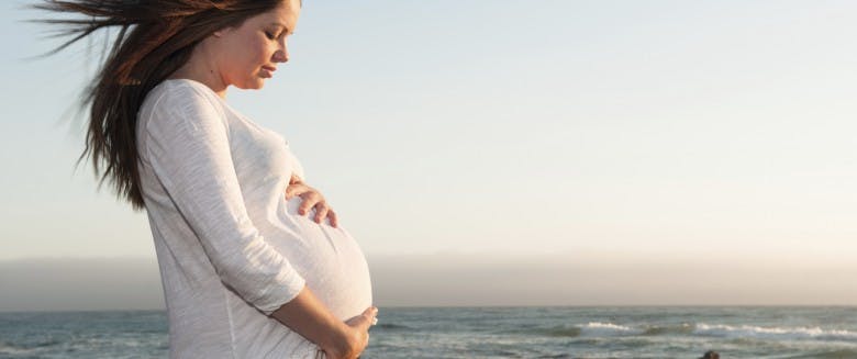 découvrez des soins visage spécialement conçus pour les femmes enceintes. offrez à votre peau une hydratation et une protection optimale pendant la grossesse, tout en gardant un teint éclatant et sain. prenez soin de vous et de votre bébé avec des produits naturels et doux.