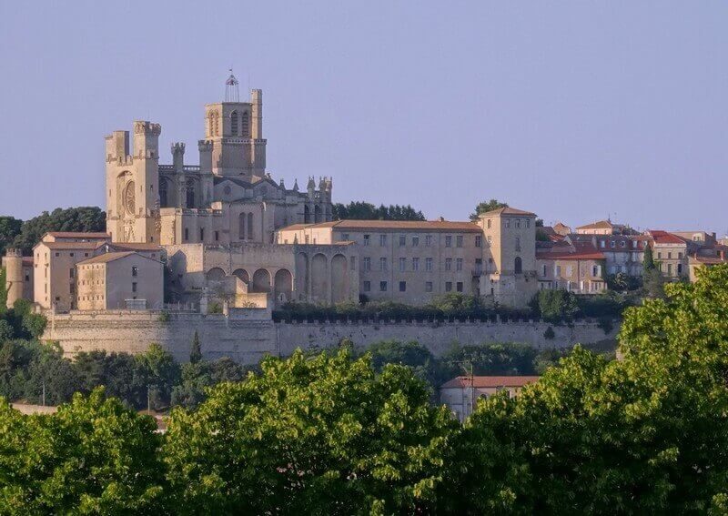 découvrez les meilleures activités à béziers ! explorez ses sites historiques, profitez de ses festivals vibrants et savourez sa gastronomie locale. que vous soyez amateur de culture, de nature ou de loisirs, béziers a quelque chose à offrir à chacun.