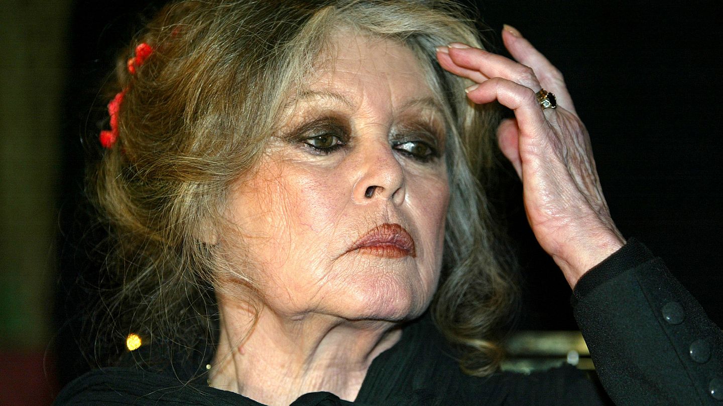 découvrez l'univers de la chirurgie esthétique bardot, où l'élégance et le raffinement se rencontrent. nos experts vous guident à travers des procédures personnalisées pour sublimer votre beauté naturelle. prenez rendez-vous dès aujourd'hui !