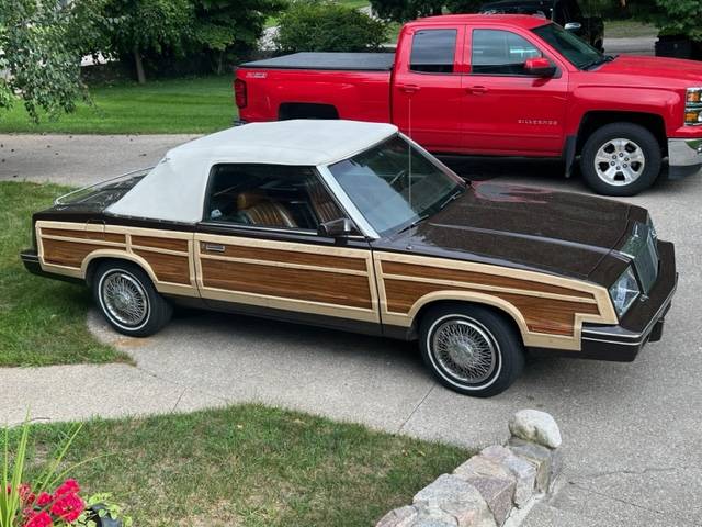 découvrez notre sélection des modèles décapotables chrysler les plus fascinants. styles élégants, performances de conduite exceptionnelles et undesign unique, trouvez la décapotable parfaite pour profiter du soleil avec classe.