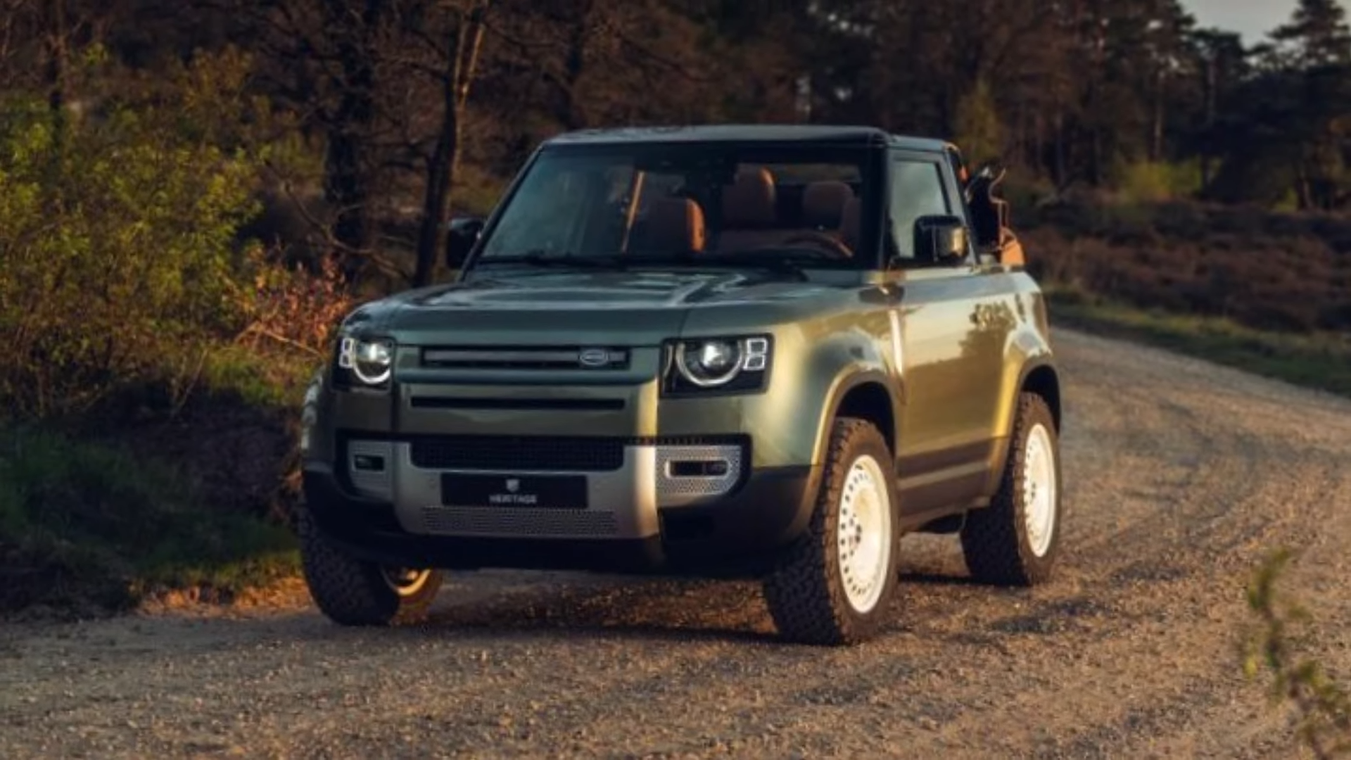 découvrez le defender décapotable, un véhicule alliant élégance et robustesse. parfait pour les aventuriers en quête de sensations fortes, il vous offre une expérience de conduite unique tout en vous permettant de profiter de la nature avec style. explorez de nouveaux horizons avec ce véhicule emblématique au design intemporel.