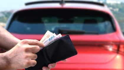 découvrez comment faire des économies sur votre carte grise grâce à nos astuces et conseils pratiques. simplifiez vos démarches administratives tout en réduisant vos frais.