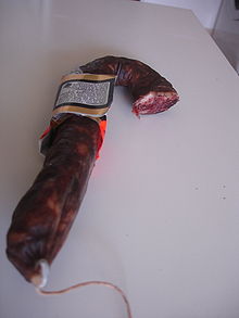découvrez le figatelli corse, une spécialité charcutière emblématique de la corse, alliant saveurs authentiques et traditions culinaires. savourez ce saucisson au goût unique, idéal pour vos plateaux de charcuterie ou vos apéritifs. un voyage gustatif au cœur de l'île de beauté.