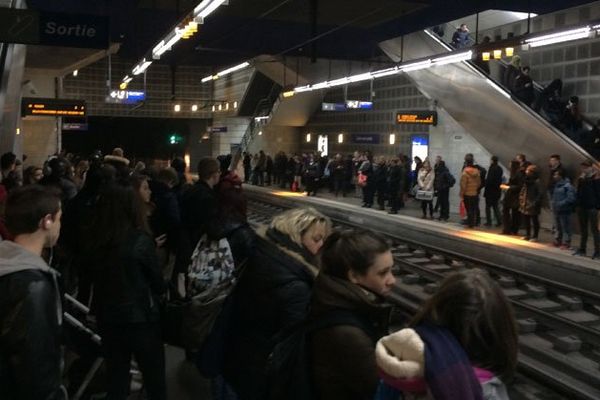 découvrez les dernières actualités et analyses sur la grève à rouen en mars, une mobilisation qui impacte la ville et ses services. restez informé des enjeux et des revendications des manifestants.