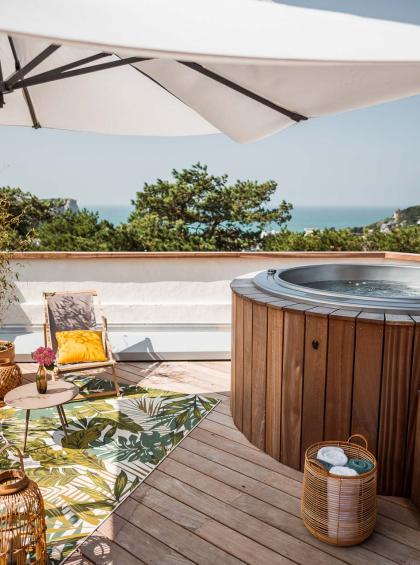découvrez les meilleurs hôtels avec jacuzzi en normandie pour une escapade romantique ou un moment de détente inoubliable. profitez de chambres confortables et de services de qualité dans un cadre enchanteur.