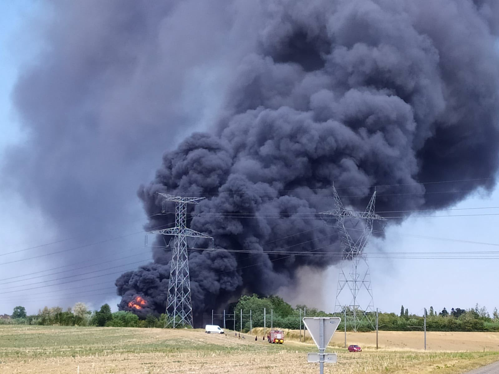 découvrez les détails de l'incendie survenu à un véhicule électrique à vizzavona, un événement marquant qui soulève des questions sur la sécurité des voitures électriques. informez-vous sur les circonstances de cet incident et les mesures de prévention à envisager.
