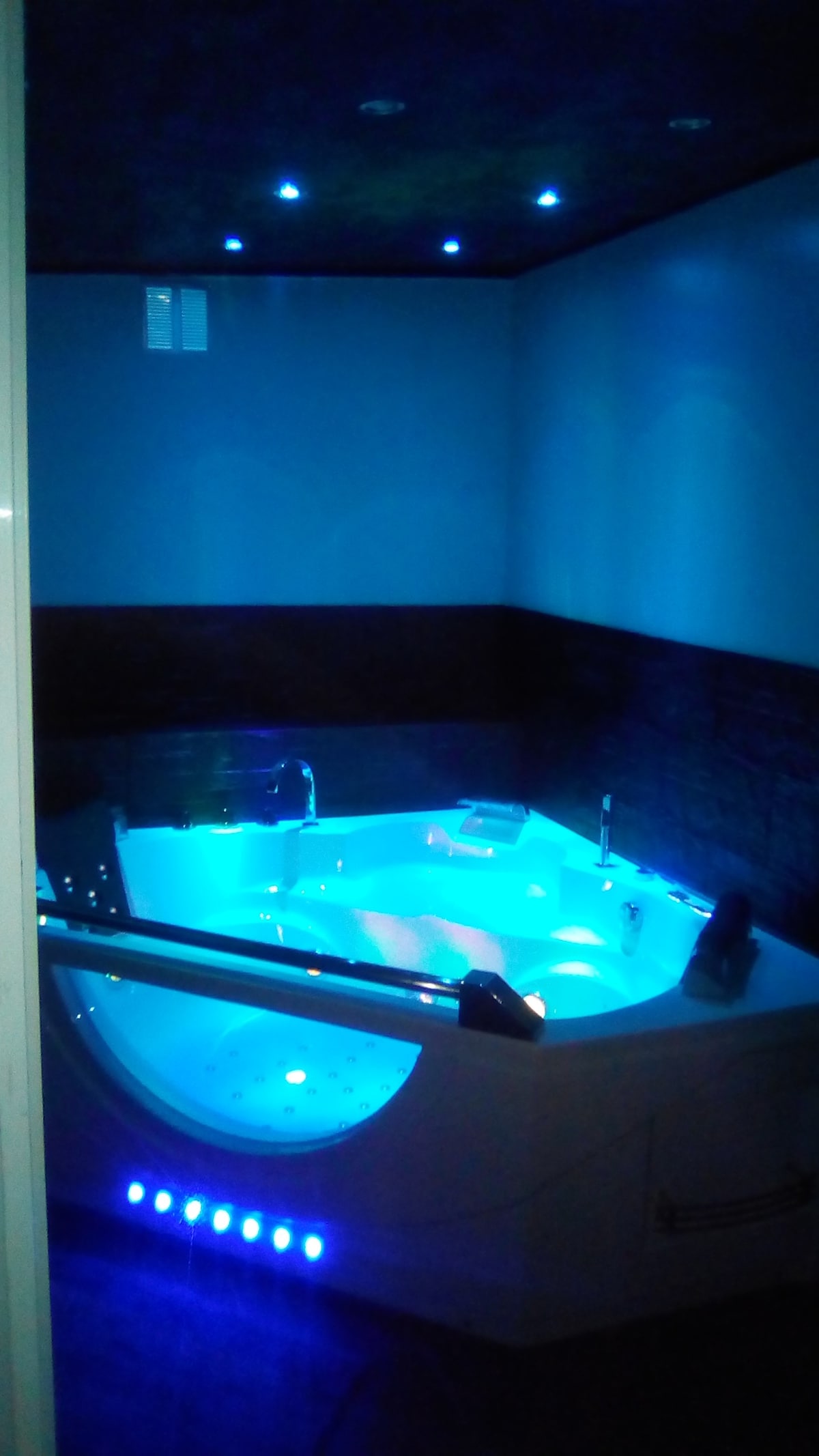 découvrez les meilleurs hôtels de luxe à narbonne, équipés de jacuzzis privés pour des séjours inoubliables. profitez d'un cadre raffiné et de services haut de gamme pour un moment de détente absolue.
