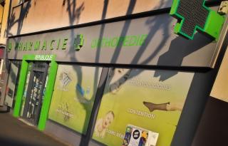 découvrez la pharmacie enval leclerc, votre partenaire santé de confiance à proximité. profitez d'un large choix de médicaments, de conseils personnalisés et de services de santé pour prendre soin de vous et de votre famille.