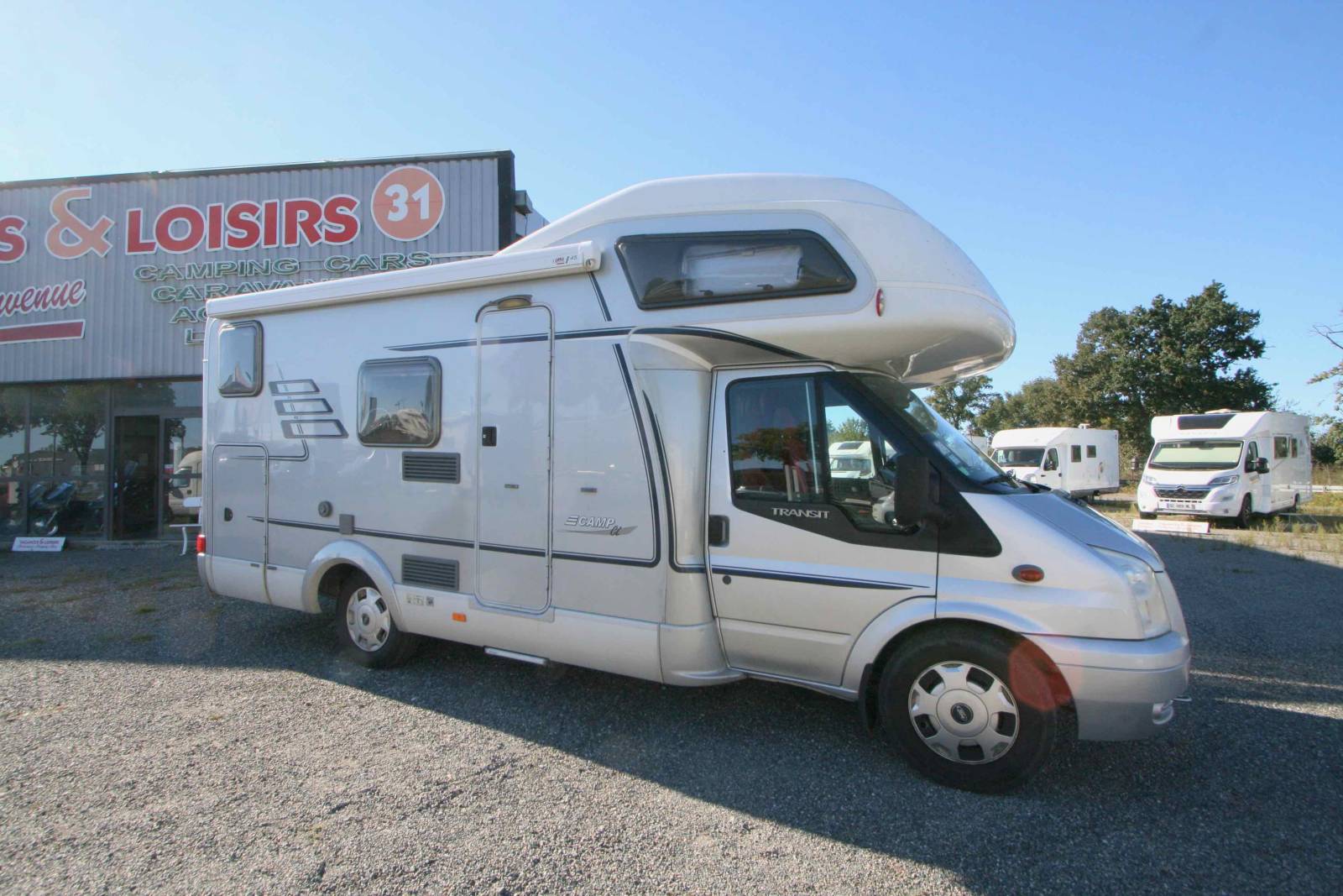 découvrez les prix des camping-cars 6 places adaptés à vos aventures en famille ou entre amis. comparez les modèles et trouvez le meilleur rapport qualité-prix pour des vacances inoubliables sur la route.