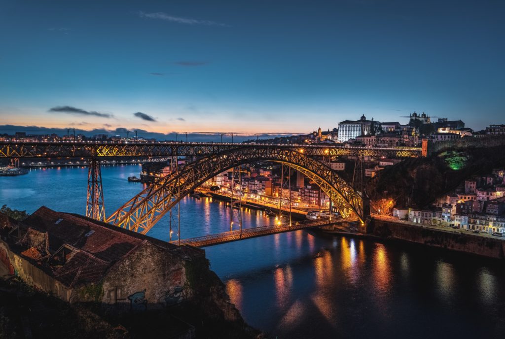 découvrez les propriétés connectées au portugal, alliant confort moderne et technologie innovante. explorez des maisons intelligentes qui optimisent votre quotidien tout en vous offrant un cadre de vie exceptionnel.