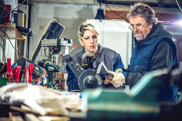 découvrez des stratégies efficaces et inspirantes pour réussir votre reconversion professionnelle à 50 ans. transformez vos compétences et vos passions en une nouvelle carrière épanouissante. explorez des témoignages et des conseils pratiques pour relever ce défi et atteindre vos objectifs professionnels.