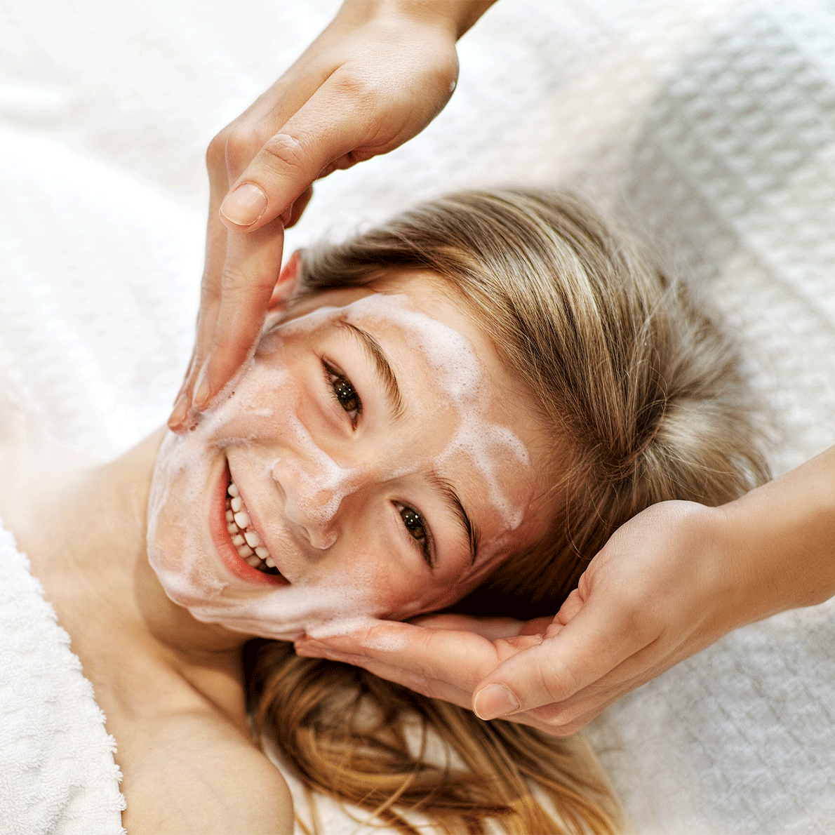 découvrez notre gamme de soins visage conçus pour revitaliser votre peau. hydratez, réparez et illuminez votre teint avec des produits adaptés à chaque type de peau. offrez à votre visage le traitement qu'il mérite et révélez votre beauté naturelle.