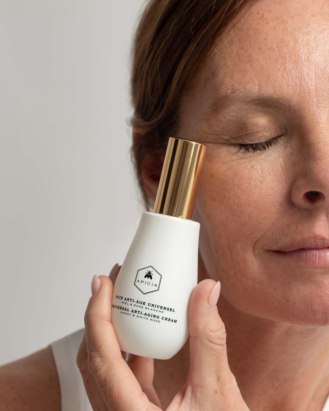 découvrez notre gamme de soins visage spécialement conçue pour les peaux matures. offrez à votre peau une hydratation profonde et un éclat renouvelé grâce à des formules enrichies en ingrédients actifs. rajeunissez votre teint et retrouvez une peau lumineuse et revitalisée.