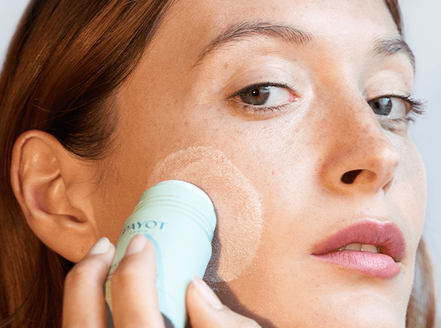 découvrez nos conseils et produits adaptés aux soins de la peau grasse pour hommes. apprenez à contrôler l'excès de sébum, prévenir les imperfections et obtenir un teint frais et mat grâce à notre sélection de soins spécifiquement formulés.