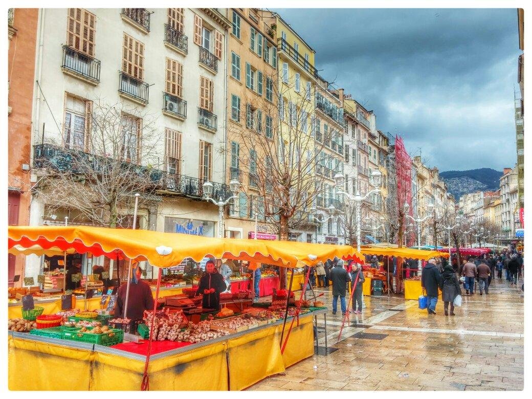 découvrez toulon, une ville côtière dynamique regorgeant de charme et d'histoire. explorez nos recommandations touristiques pour profiter des plages, des musées, des marchés locaux et des sites incontournables qui rendent votre séjour mémorable.