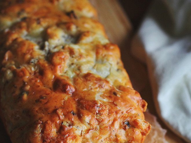 découvrez notre savoureux cake salé pizza, une délicieuse combinaison de pâte moelleuse et de garnitures savoureuses. parfait pour un apéritif, un pique-nique ou un repas léger, ce cake est facile à préparer et ravira vos convives à coup sûr !