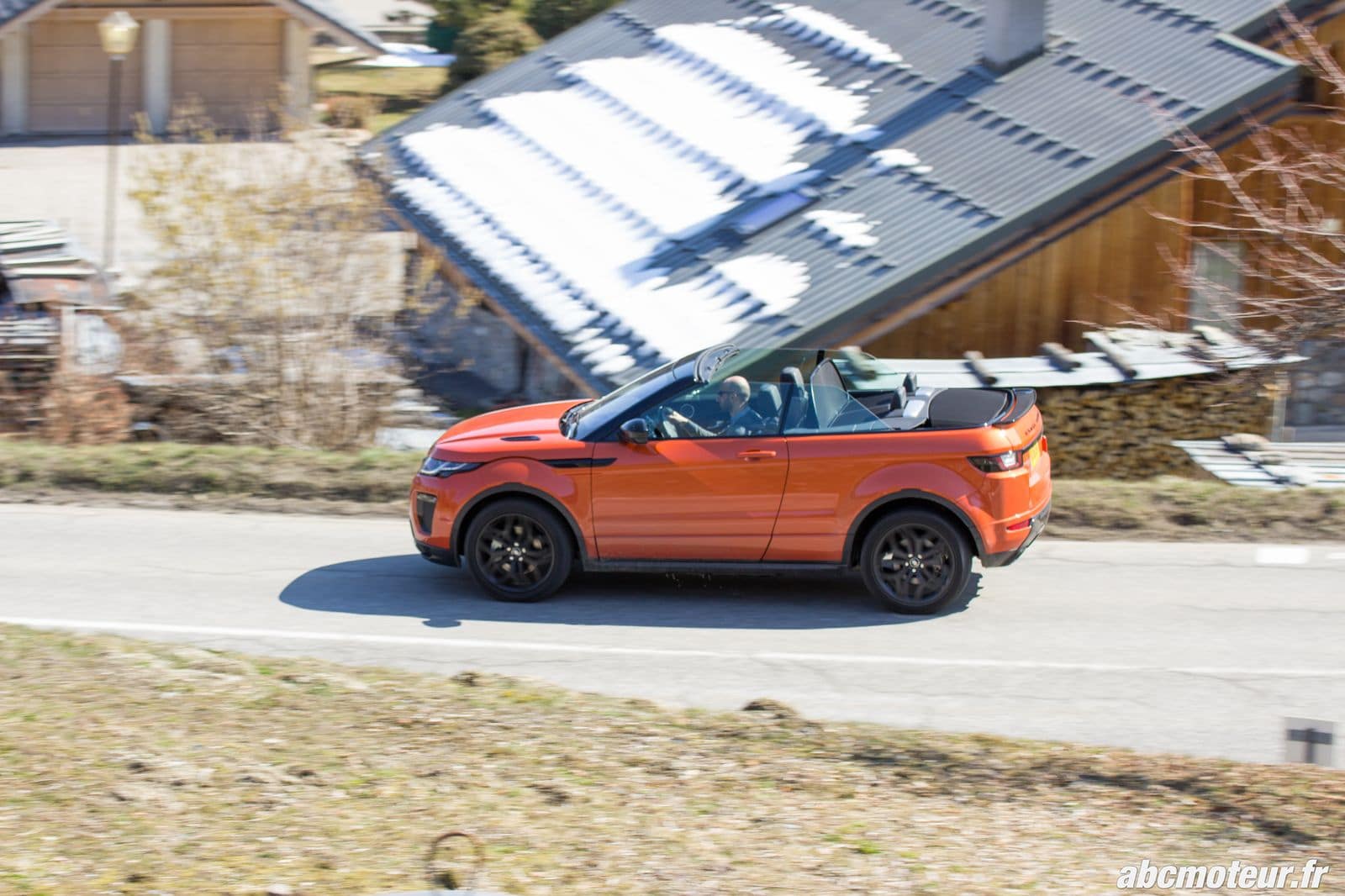 découvrez si l'evoque cabriolet est une bonne ou mauvaise idée pour vos trajets. analysez ses atouts design, performance et confort, et évaluez son adéquation à vos besoins de conduite.