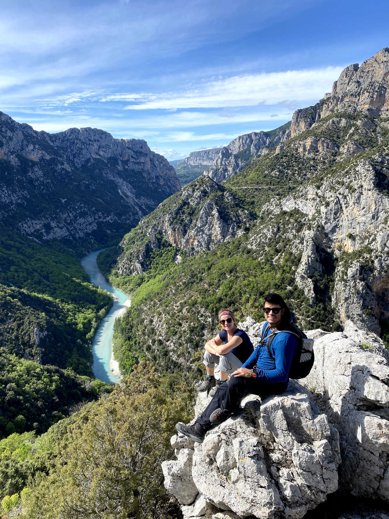 découvrez les gorges du verdon, un véritable joyau naturel au cœur de la provence. avec ses paysages à couper le souffle, ses eaux turquoise et ses activités de plein air, cette destination est idéale pour les amateurs de nature et d'aventure.