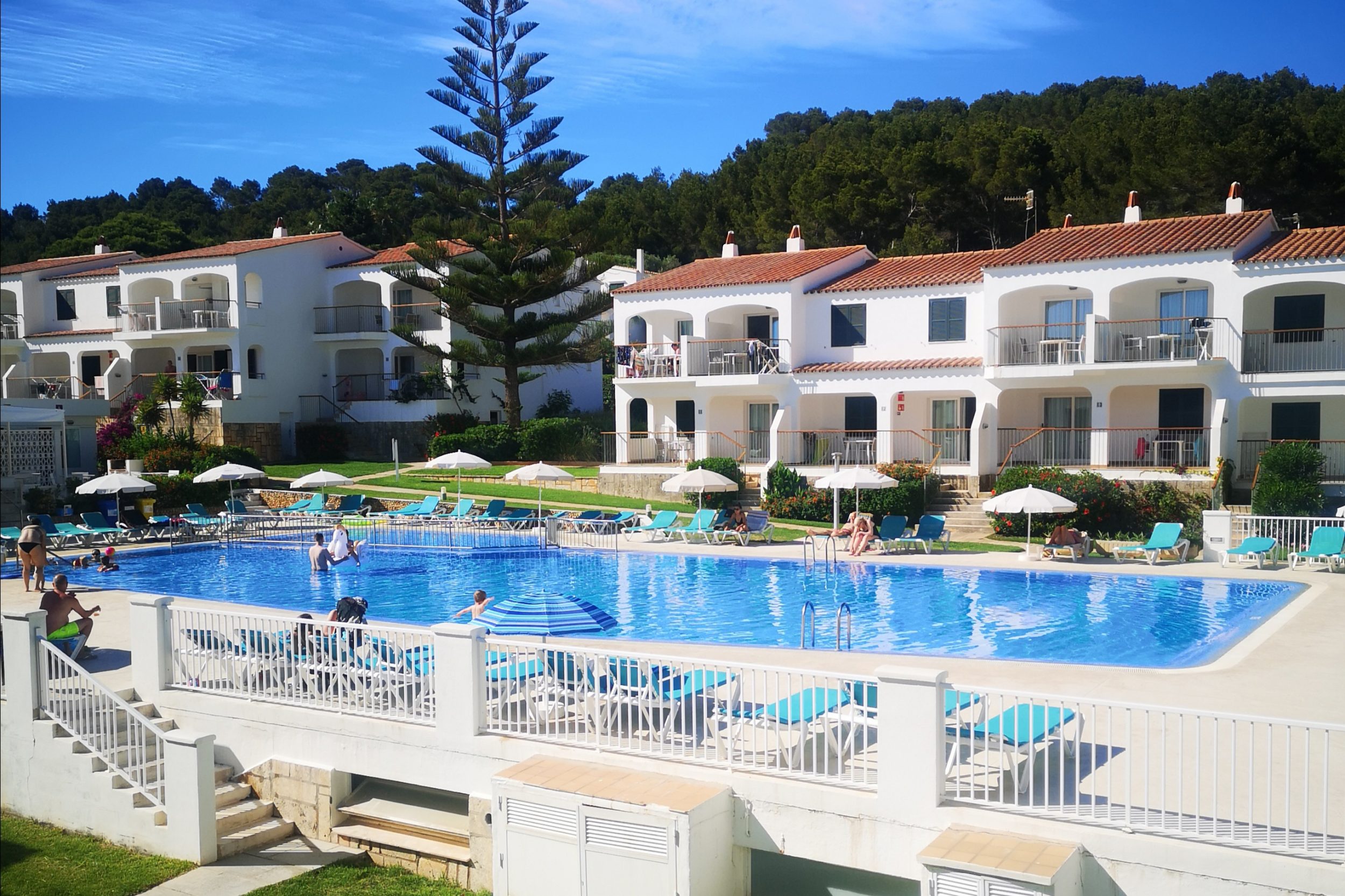découvrez notre guide complet pour une semaine inoubliable à minorque. explorez les plages paradisiaques, la culture locale, et les meilleures activités à faire sur l'île. que vous soyez en quête de détente ou d'aventure, ce guide vous aidera à planifier votre séjour de rêve.