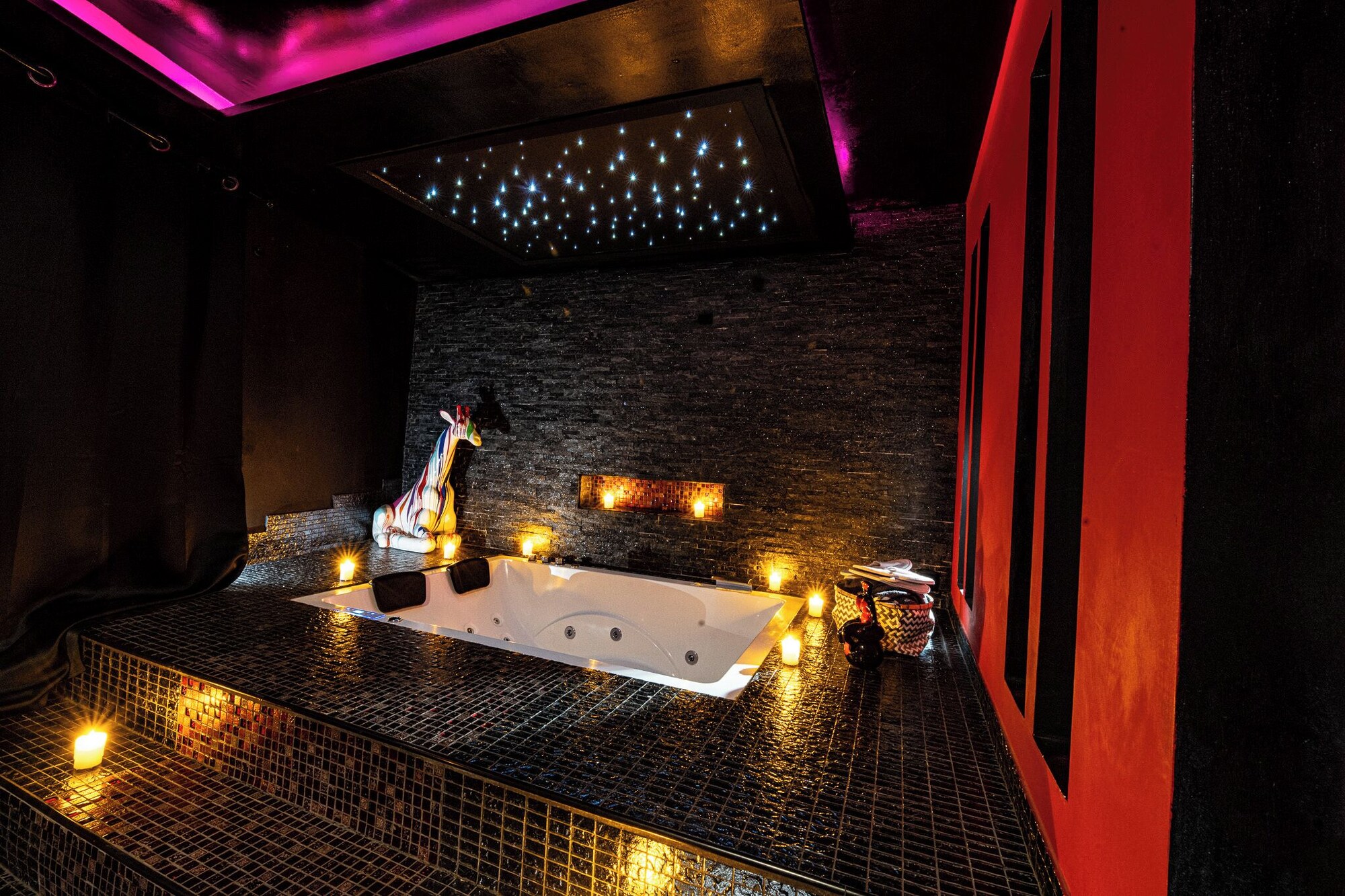 découvrez notre hôtel à narbonne avec jacuzzi, un havre de luxe pour un séjour détente inoubliable. profitez de chambres confortables et d'un accès privilégié à un espace bien-être, idéal pour une escapade romantique ou un moment de relaxation. réservez dès maintenant pour vivre une expérience unique au cœur de cette belle ville.