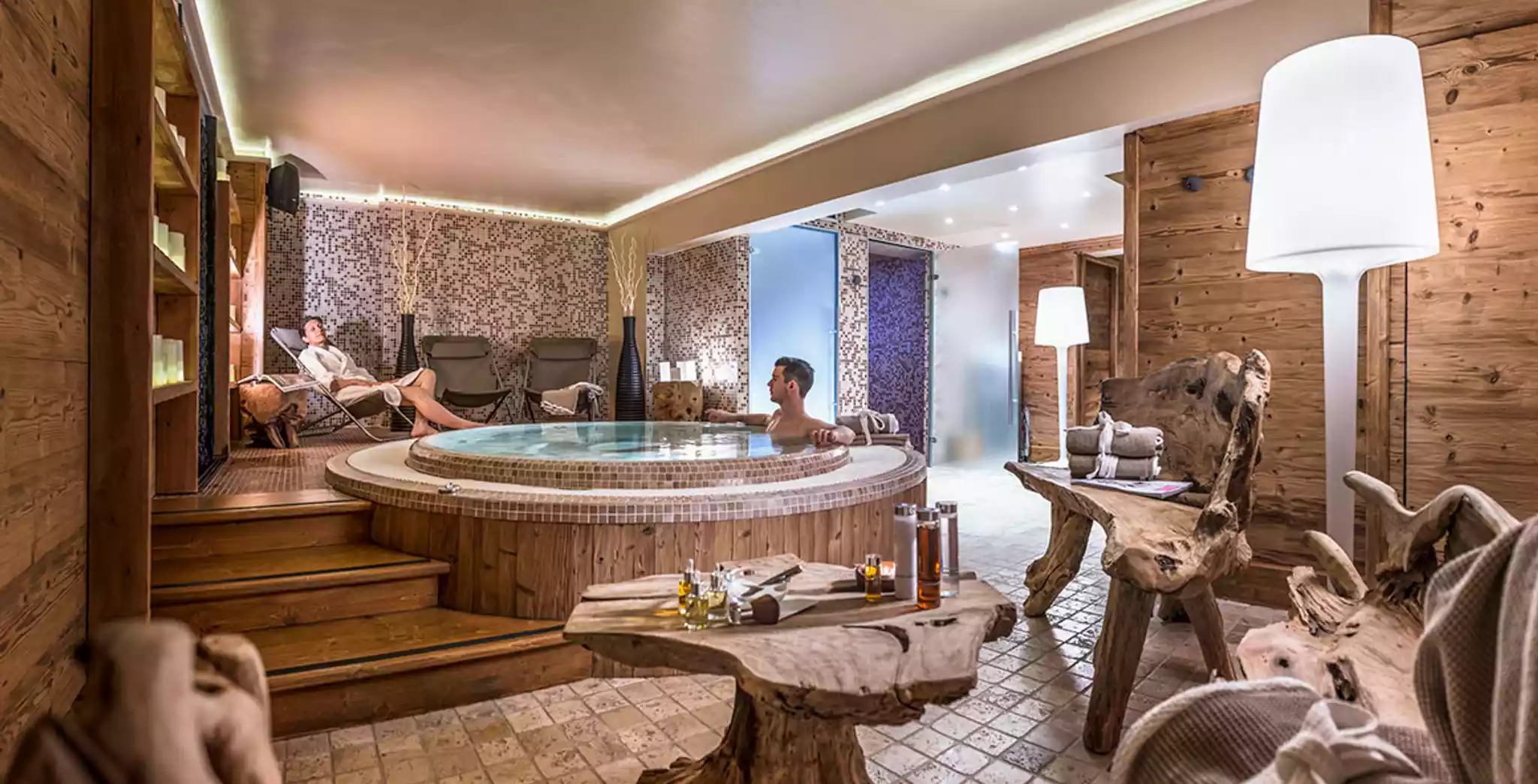 découvrez un hôtel de luxe à toulouse, où le confort et l'élégance s'allient pour vous offrir un séjour inoubliable. profitez de nos chambres raffinées avec jacuzzi privé, idéales pour une escapade romantique ou un moment de détente après une journée d'exploration de la ville. réservez dès maintenant et laissez-vous séduire par l'art de vivre toulousain.