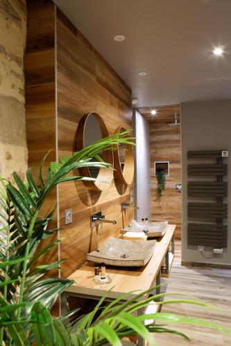 découvrez les meilleurs hôtels avec jacuzzi à besançon pour un séjour relaxant et romantique. profitez de nos sélections d'établissements qui allient confort, bien-être et services de qualité pour une expérience inoubliable.