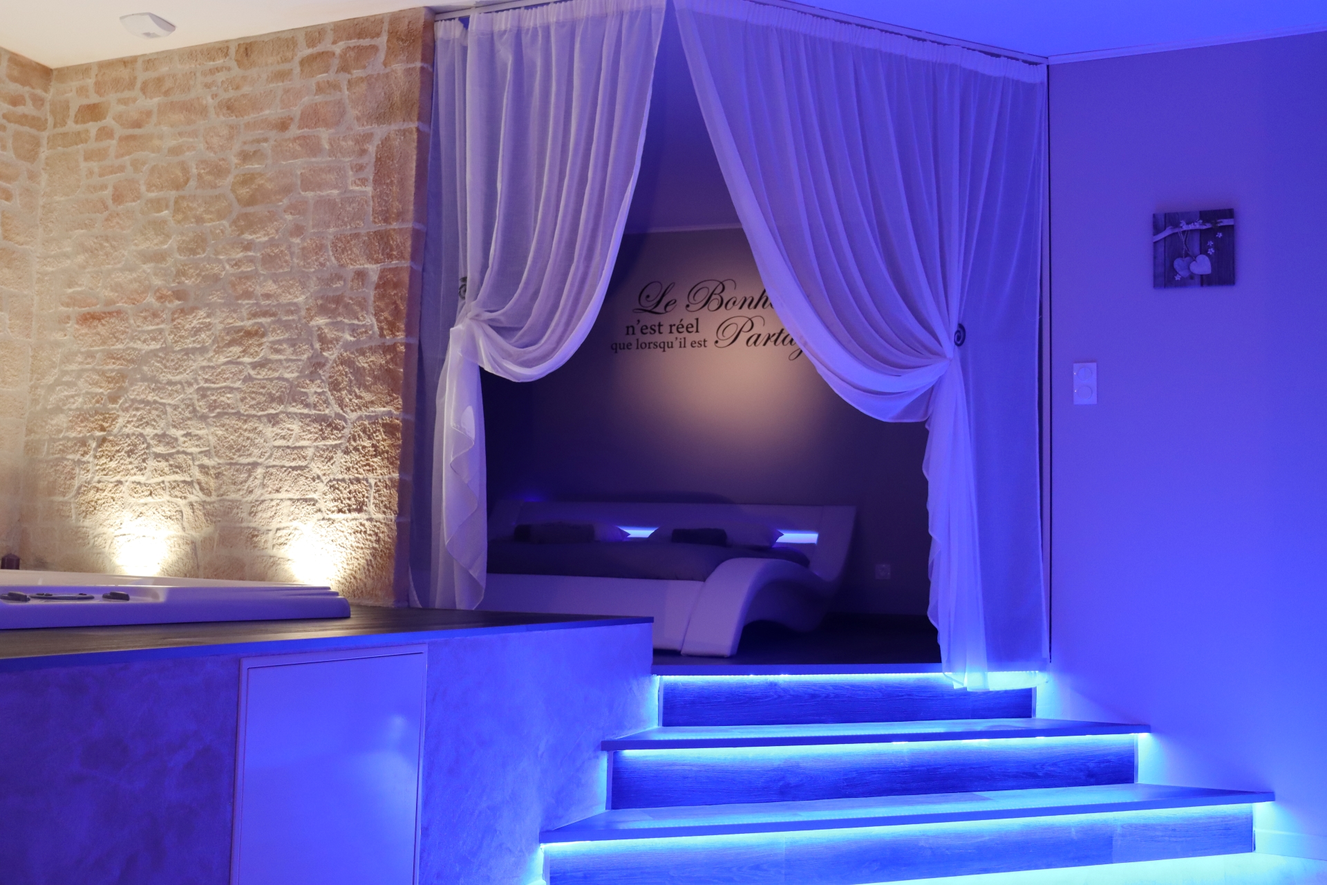 découvrez les meilleurs hôtels avec jacuzzi en charente-maritime pour une escapade relaxante. profitez de services haut de gamme et d'un cadre idyllique pour un séjour inoubliable entre mer et nature.