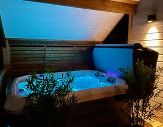découvrez les meilleurs hôtels avec jacuzzi à clermont-ferrand pour une escapade relaxante. profitez du confort et du bien-être au cœur de cette ville historique, avec des options adaptées à tous les budgets.