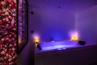 découvrez les meilleurs hôtels avec jacuzzi en hérault pour un séjour relaxant et romantique. profitez d'un confort moderne et d'un cadre idyllique, idéal pour se ressourcer entre mer et nature.