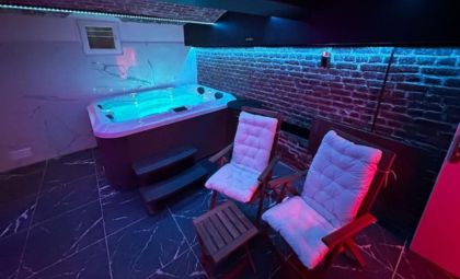 découvrez les meilleurs hôtels avec jacuzzi à lille pour un séjour relaxant et romantique. profitez d'un confort ultime et d'une ambiance apaisante au cœur de la ville. réservez dès maintenant votre escapade bien-être !