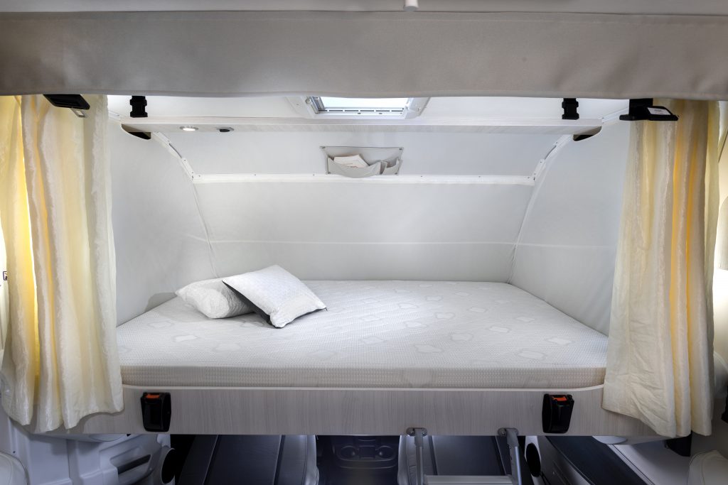 découvrez notre sélection de lits pour camping-car, alliant confort et praticité. idéals pour vos escapades en pleine nature, nos lits optimisent l'espace tout en garantissant des nuits paisibles. transformez votre véhicule en un véritable havre de paix lors de vos voyages.