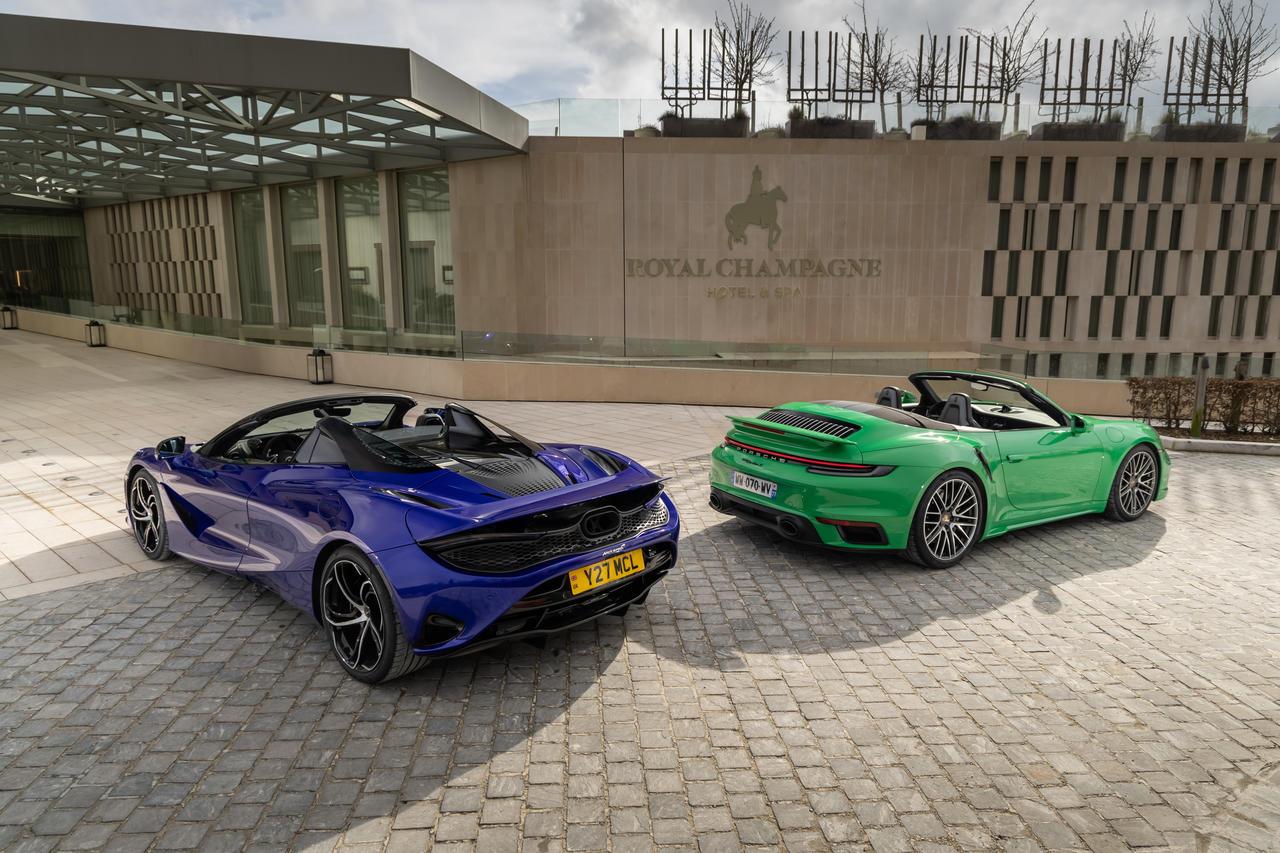 découvrez la mclaren décapotable, un véritable bijou de performance et d'élégance. ressentez des sensations inégalées au volant de cette supercar qui allie puissance et design. une expérience de conduite unique à ciel ouvert vous attend.