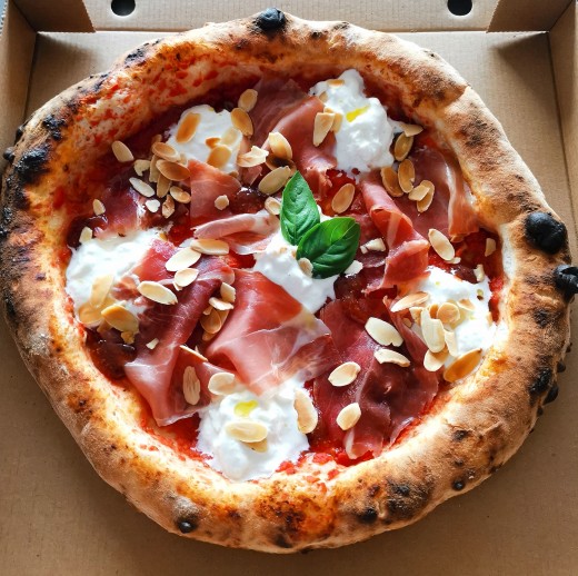découvrez la richesse des saveurs de la pizza corse, un délice gourmand qui marie ingrédients locaux et traditions culinaires. savourez des combinaisons uniques de charcuterie, fromages et herbes aromatiques, pour une expérience authentique et inoubliable.