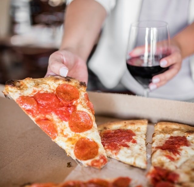 découvrez l'art de marier pizza et vin dans une expérience culinaire inoubliable. explorez nos recettes savoureuses et nos recommandations de vins pour sublimer chaque bouchée.