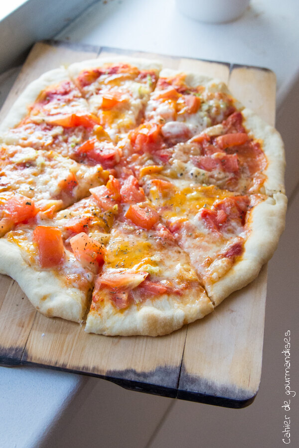 découvrez notre délicieuse pizza au fromage, un véritable délice fondant qui ravira les amateurs de fromage. préparée avec des ingrédients frais et de qualité, cette pizza savoureuse est parfaite pour tous les gourmands!