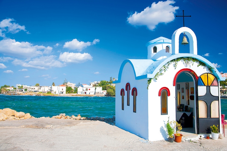 découvrez la crète comme jamais auparavant avec notre guide ultime pour un road trip inoubliable. explorez des paysages à couper le souffle, des villages pittoresques et des plages idylliques tout en savourant la culture crétoise. préparez-vous à l'aventure !