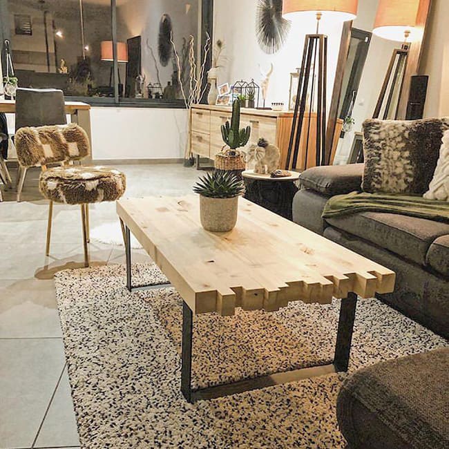 découvrez notre table basse upcycling, alliant design contemporain et durabilité. fabriquée à partir de matériaux récupérés, cette pièce unique apportera une touche écologique et stylée à votre intérieur.