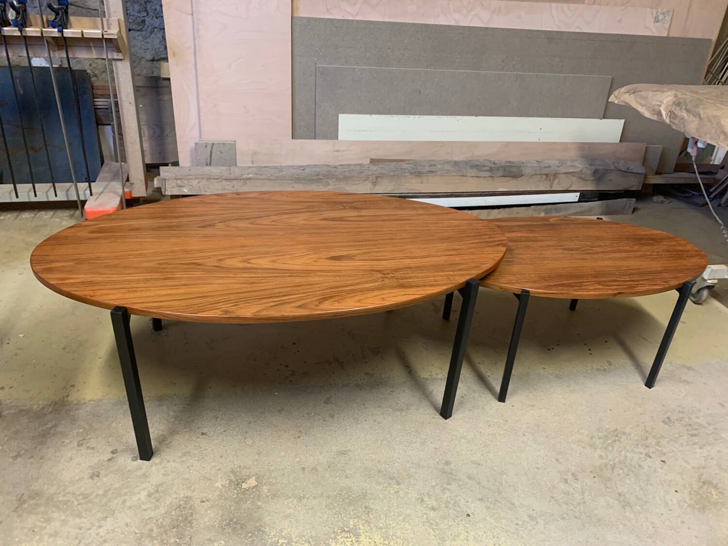 découvrez notre sélection de tables basses scandinaves alliant esthétisme et fonctionnalité. idéales pour apporter une touche moderne et chaleureuse à votre salon, nos tables sont fabriquées avec des matériaux de qualité et un design épuré.