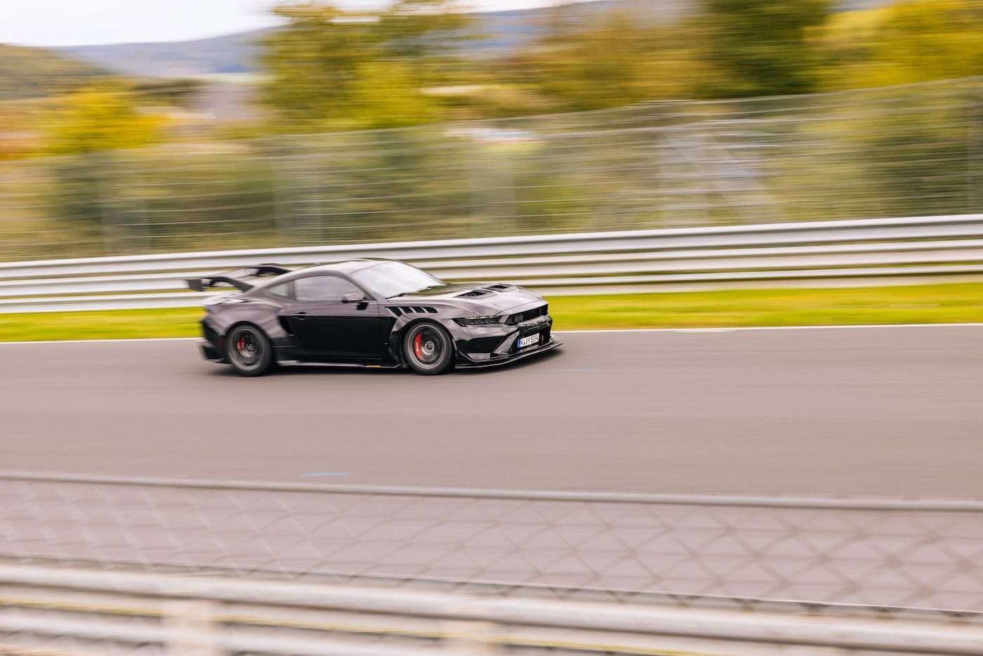 découvrez la performance incroyable des voitures électriques sur le légendaire circuit du nürburgring. plongez dans l'univers des records établis par ces véhicules innovants, qui allient puissance, technologie et respect de l'environnement.