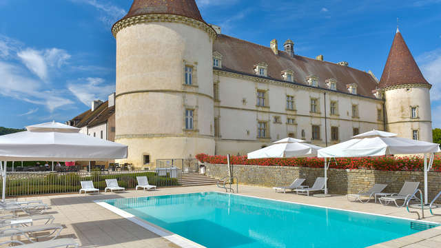 découvrez la bourgogne comme jamais auparavant lors d'un séjour inoubliable avec jacuzzi. profitez de paysages magnifiques, de vins de renommée mondiale et de moments de détente dans un cadre idyllique.