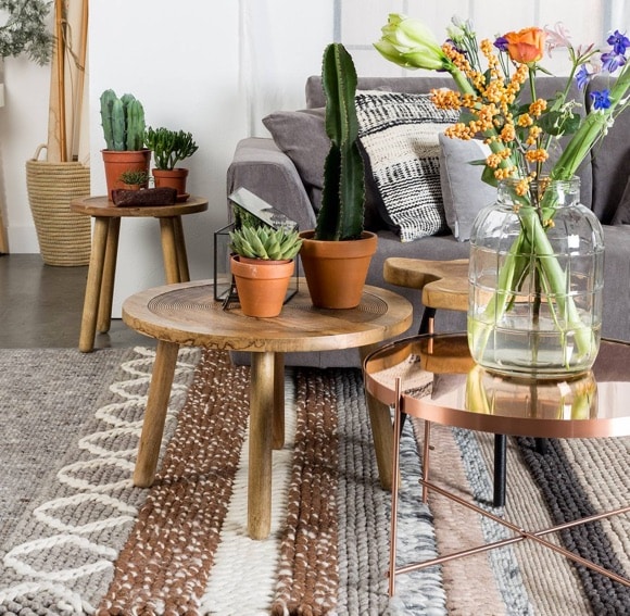 découvrez les dernières tendances en matière de décoration de table basse ! inspirez-vous avec des idées créatives et stylées pour sublimer votre espace de vie grâce à des accessoires modernes et des agencements harmonieux.