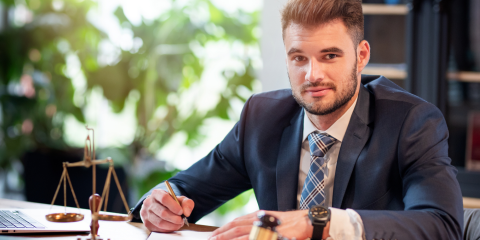 découvrez comment la digitalisation transforme le notariat, simplifiant les démarches juridiques et améliorant l'accès aux services notariaux. explorez les avantages de la modernisation du secteur et son impact sur la relation entre notaires et clients.