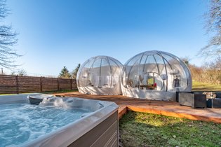 découvrez les meilleurs hôtels à dijon avec jacuzzi pour un week-end détente inoubliable. profitez de confort et de bien-être dans un cadre idyllique. réservez votre escapade dès maintenant!