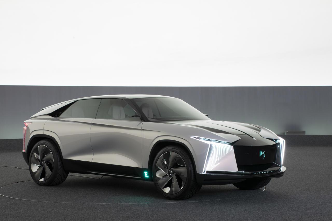 découvrez la ds8, la voiture présidentielle électrique alliant luxe, innovation et respect de l'environnement. explorez ses caractéristiques haut de gamme et son design moderne, symbole d'élégance et de performance pour les dirigeants d'aujourd'hui.