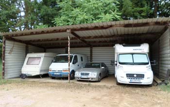 découvrez nos services de gardiennage pour camping-cars, garantissant sécurité et protection pour votre véhicule lors de vos absences. profitez de notre expertise et de nos installations adaptées pour préserver votre camping-car en toute tranquillité.
